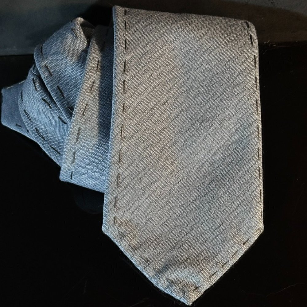 Emanuel Ungaro Silk Gray Grey EUC Single Stitch Needle Vintage Tie Necktie